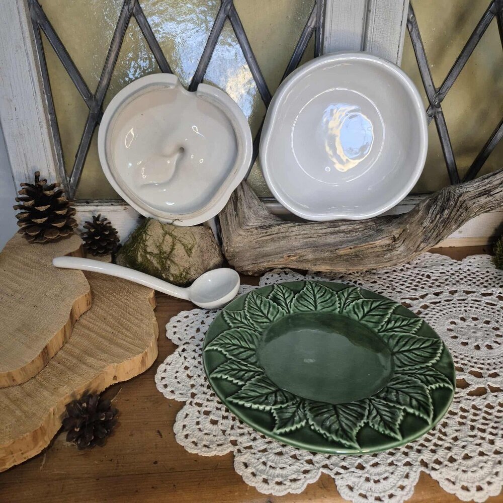 Cabinet of Curiosities 🏷️🧚♂️ Vintage Apple-Shaped Tureen with Plate & Spoon - Picture 12 of 17